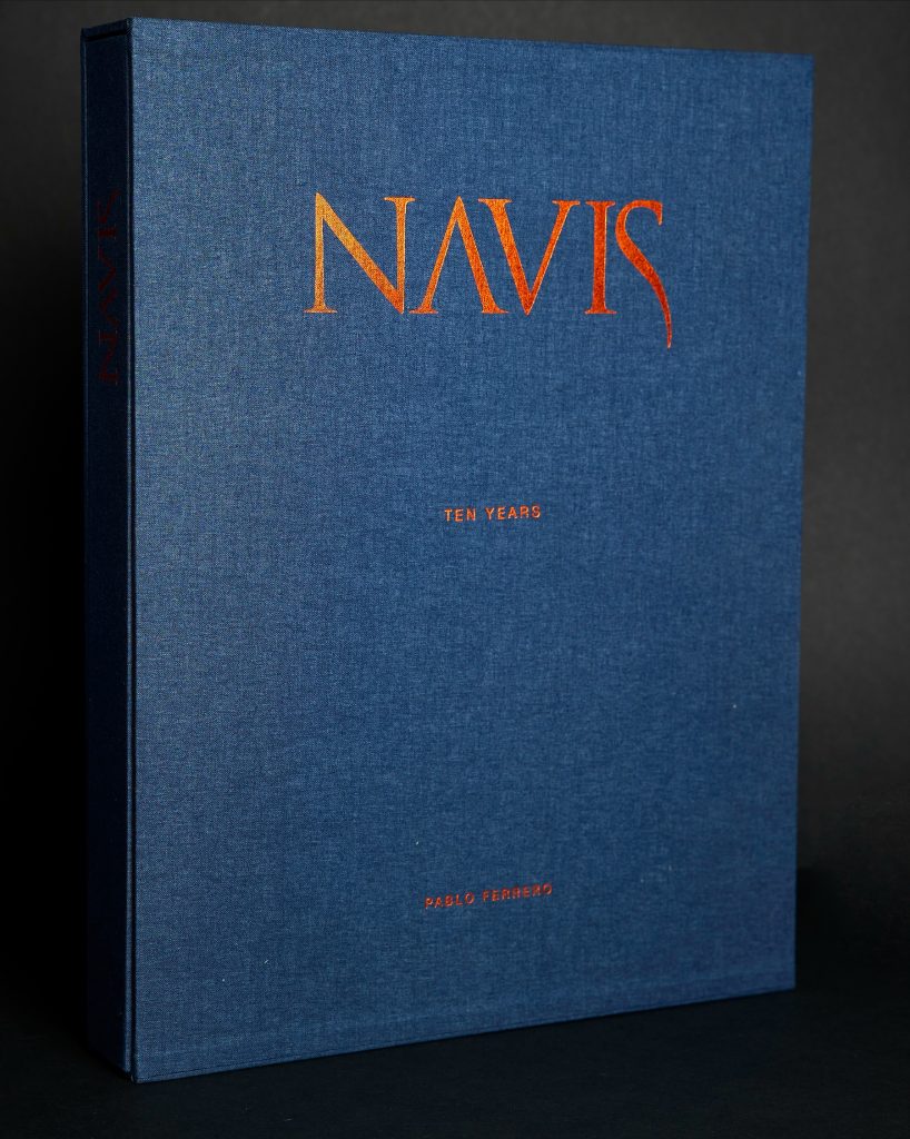 Libro NAVIS · tapa dura forrada en tela
